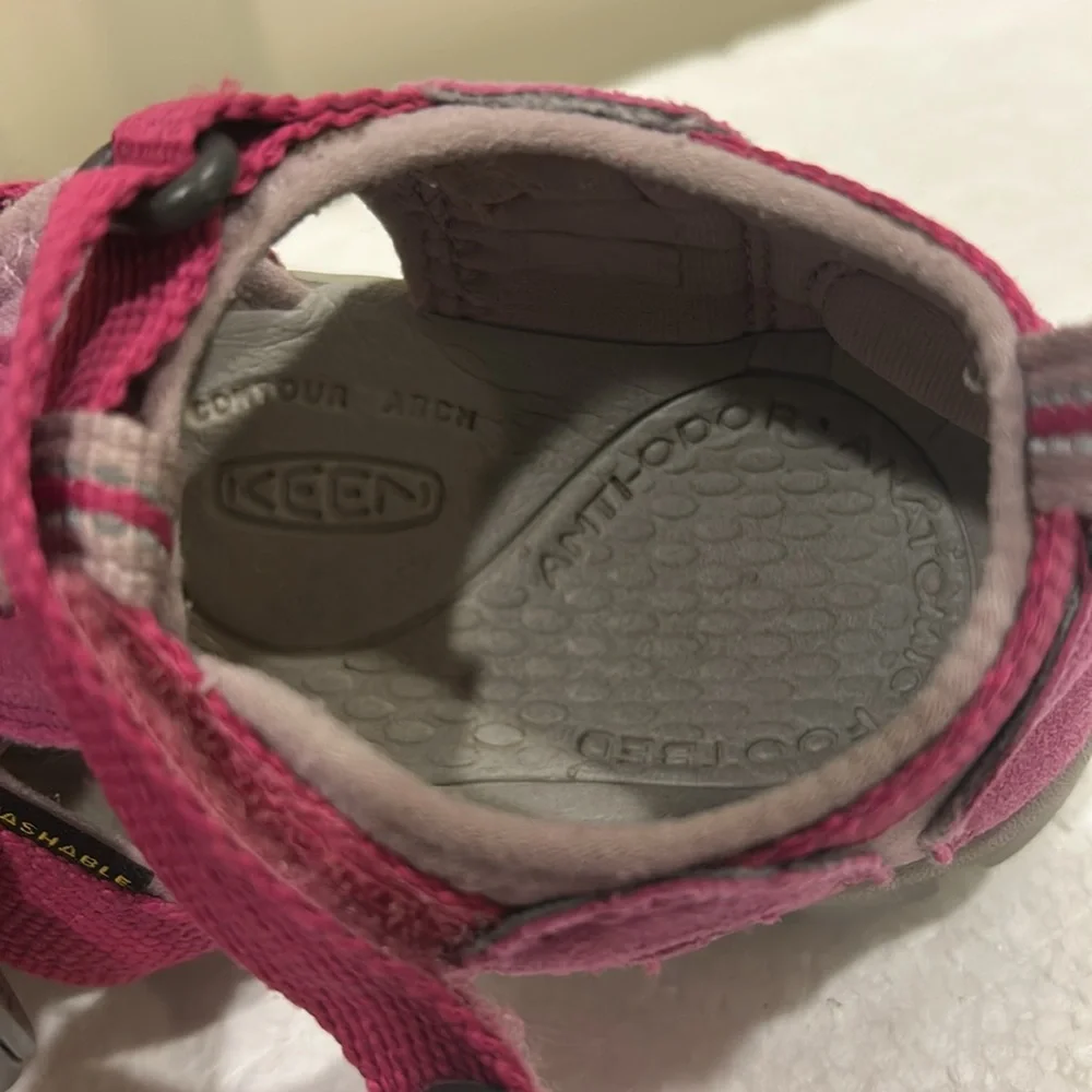 Keen Newport H2 WaterResistant washable Outdoor hiking Sandal Shoe size 12 pink